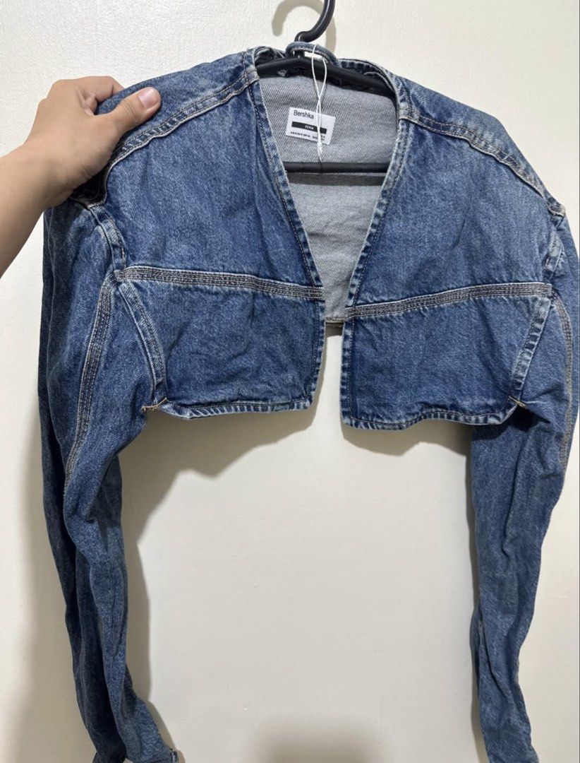 Bershka Blue Denim Cropped Jacket (Category: Coats, Jackets and Outerwear) located in Bacoor. Submitted by katsune (Listing ID 1462544541, Image 1). Description: - Bershka blue denim cropped jacket - Long sleeves - Open front, no buttons - Ideal for layering over tops or dresses - Adds a cool vibe to any outfit.