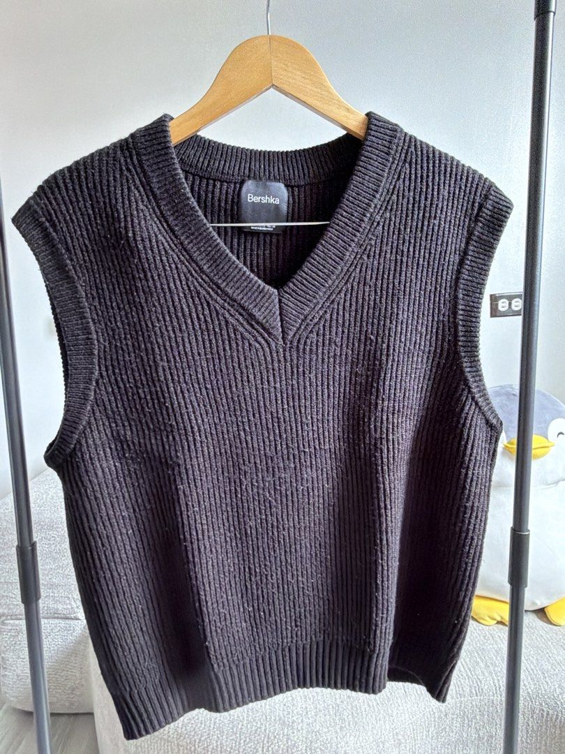 Bershka ribbed knitted shirt (Category: Tshirts & Polo Shirts ) located in Cavite. Submitted by toshiakihabara (Listing ID 1462468587, Image 1). Description: 📍Kawit, Cavite *Delivery fee shouldered by the buyer. *Payment first before shipping *Payment channels: BDO, Maya, Gcash, GoTyme, Maribank.