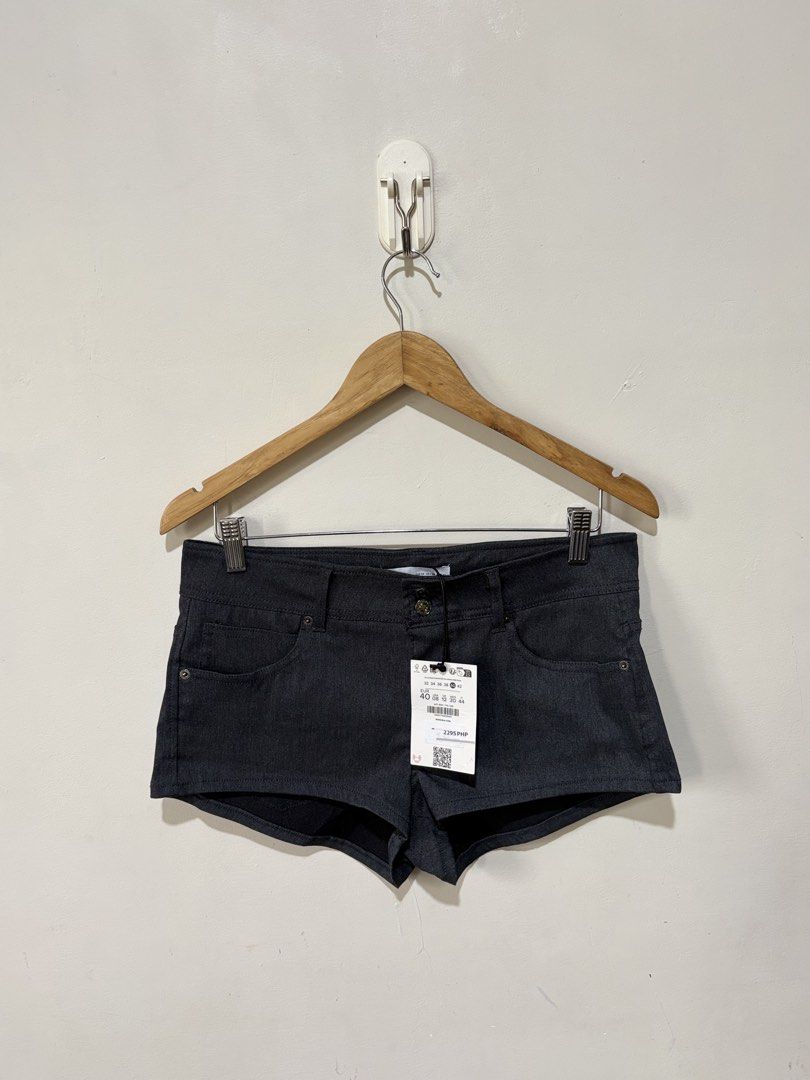 Bershka Tailored Mini Shorts (Category: Shorts) located in Bocaue. Submitted by vanessaolmedo (Listing ID 1462574035, Image 3). Description: Brand new with tag Eur 40 on tag.