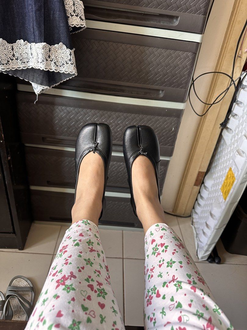 Better Shoes tabi heels (Category: Flats & Sandals) located in Manila. Submitted by dhaian (Listing ID 1462491694, Image 2). Description: * Condition: Brand new / never worn * Color: Black * Style: Tabi / split-toe * Design: Slingback with split-toe detail * Brand: Better * Perfect for casual, office, or minimalist outfits 📌 Size: EU 37 💰 Price: ₱ 2,400.00 📍 Location: Makati/San Miguel Manila/Binan, Laguna 🚚 Shipping via [J&T / Lalamove / Gra