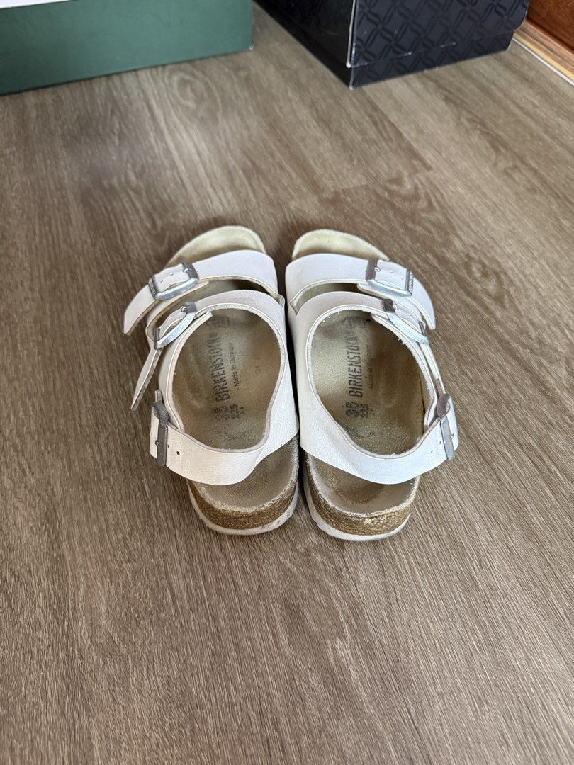 Birks sandals (Category: Flats & Sandals) located in Valenzuela. Submitted by ksprelovedstuffs (Listing ID 1462641395, Image 2). Description: .