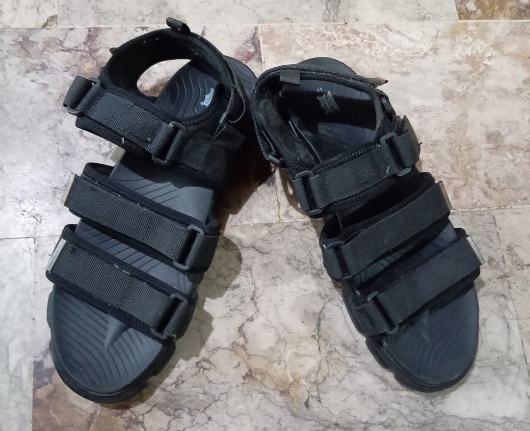 Black Adjustable Strap Sandals (Category: Flats & Sandals) located in Quezon City. Submitted by chacha30.s (Listing ID 1462566367, Image 3). Description: - Black Rivers sandals - Size 44 - Adjustable straps with buckle closures for a secure fit - Textured grip sole - Ideal for everyday wear or outdoor activities - Minor signs of wear on the sole . Text me at 09277152134 . Buy na po kayo /Offer lang po kayooo.. . Bili na po/Bili na po kayo sa shop
