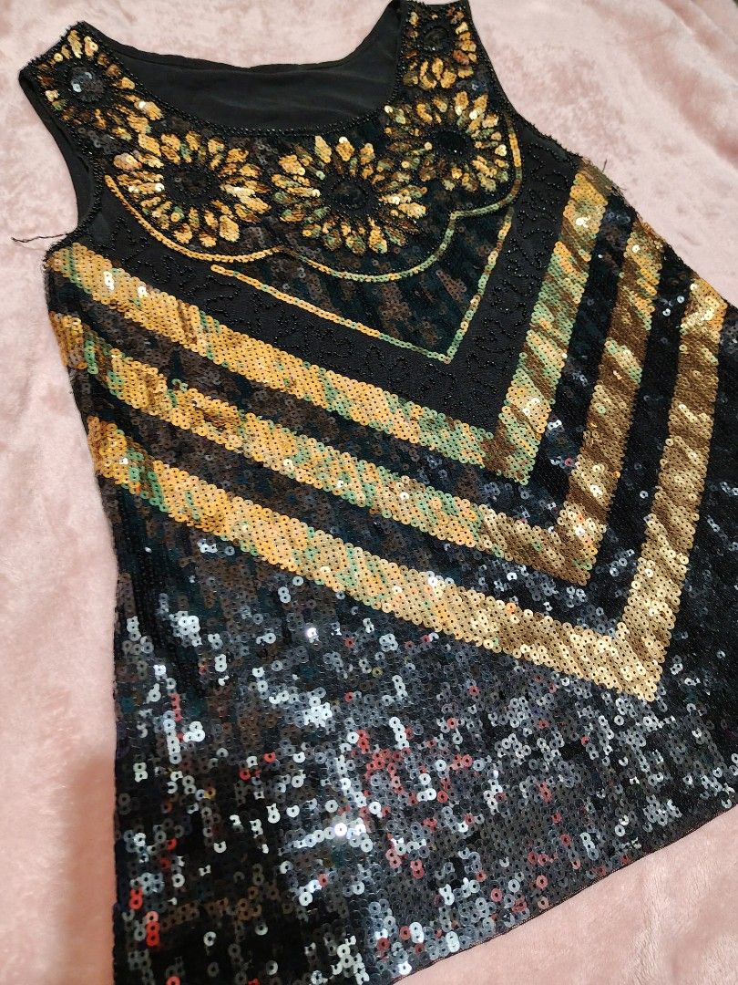 Black and Gold Sequin Sleeveless Top (Category: Sleeveless) located in Villasis. Submitted by trip_thrift15 (Listing ID 1462541099, Image 2). Description: - Sleeveless black and gold top - Eye-catching chevron sequin pattern on the body - Beautiful floral sequin embellishments on the neckline - Ideal for parties, nights out, or any special occasion - Fun and dazzling design MOP-GCASH JNT COURIER PRICE+SF.