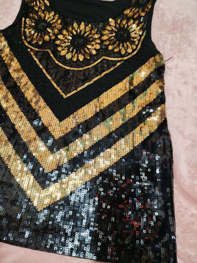 Black and Gold Sequin Sleeveless Top (Category: Sleeveless) located in Villasis. Submitted by trip_thrift15 (Listing ID 1462541099, Image 3). Description: - Sleeveless black and gold top - Eye-catching chevron sequin pattern on the body - Beautiful floral sequin embellishments on the neckline - Ideal for parties, nights out, or any special occasion - Fun and dazzling design MOP-GCASH JNT COURIER PRICE+SF.