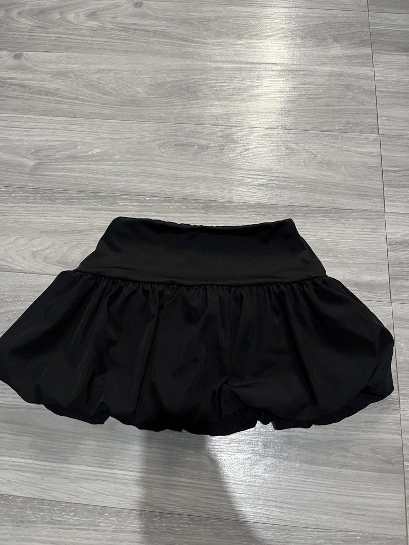 Black Bubble Skirt with Ruffle Shorts Underlay (Category: Skirts) located in Quezon City. Submitted by _patwishaa (Listing ID 1462552877, Image 1). Description: no issue. only used twice. SHORT VERSION - 4’0 - 5’3 HEIGHT 24-29 WAIST From 🍊 app 📍Cubao Delivery thru lalamove/j&t Meet up: Gateway mall/ Ali Mall.