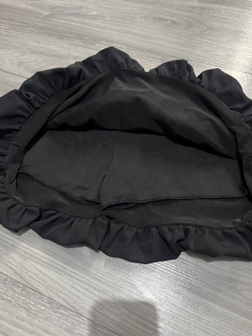 Black Bubble Skirt with Ruffle Shorts Underlay (Category: Skirts) located in Quezon City. Submitted by _patwishaa (Listing ID 1462552877, Image 2). Description: no issue. only used twice. SHORT VERSION - 4’0 - 5’3 HEIGHT 24-29 WAIST From 🍊 app 📍Cubao Delivery thru lalamove/j&t Meet up: Gateway mall/ Ali Mall.
