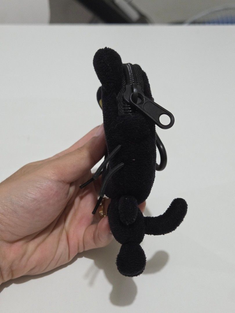 Black Cat Plush Coin Pouch with Zipper (Category: Other Stationery & Craft) located in Quezon City. Submitted by keywayelih (Listing ID 1462629414, Image 2). Description: SELLING P200.00 Black Cat Purse w/ Hook Used RFS: Decluttering MOP: GCash, Maya, Bank Transfer, Cash MOD: Grab, Lalamove, Borzo, Pick-Up Location: West Avenue, Quezon City.