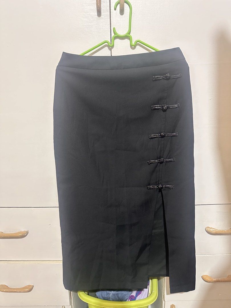 Black chinese skirt/ASEAN (Category: Skirts) located in Tandag. Submitted by kawaiispreloved (Listing ID 1462552666, Image 1). Description: Size 26 Black na black, hirap e capture yung black due to lighting, .