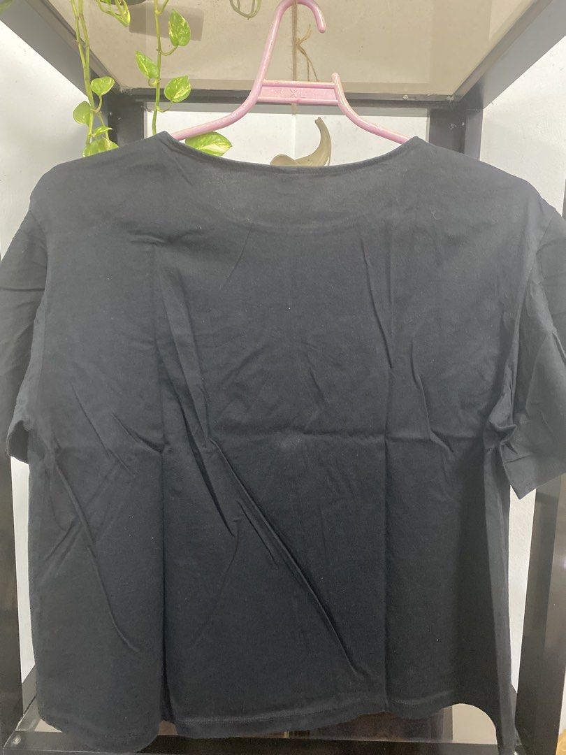 Black Cotton Tees (Category: Shirts) located in Quezon City. Submitted by zaffiro98 (Listing ID 1462512720, Image 2). Description: fits L to Semi- XL Bustline 39” Waistline 39” Length 21” .