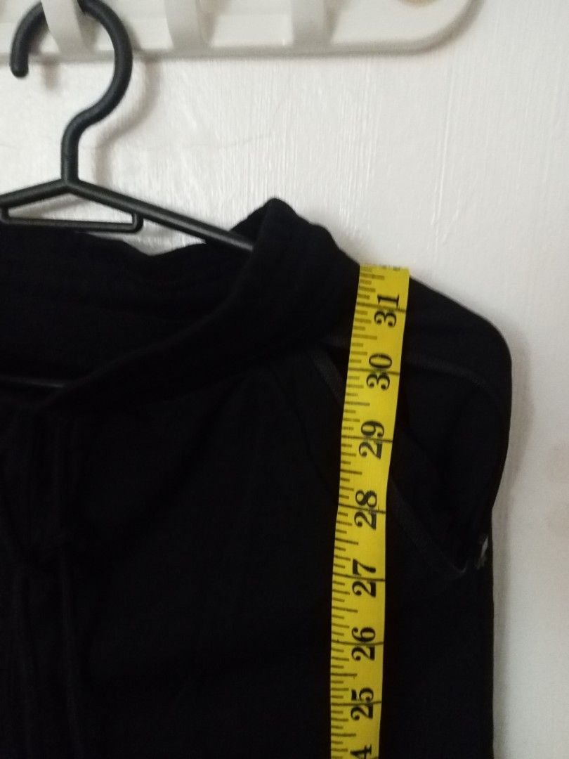 Black Cropped Jogger Pants with Drawstring Waist (Category: Other Bottoms) located in Marikina City. Submitted by airapreloved091826 (Listing ID 1462474155, Image 2). Description: - Black cropped jogger pants - Elastic waistband with drawstring - Side pockets for convenience - Comfortable and casual style - Ideal for lounging or running errands - Measurements provided in photos - please check before buying.