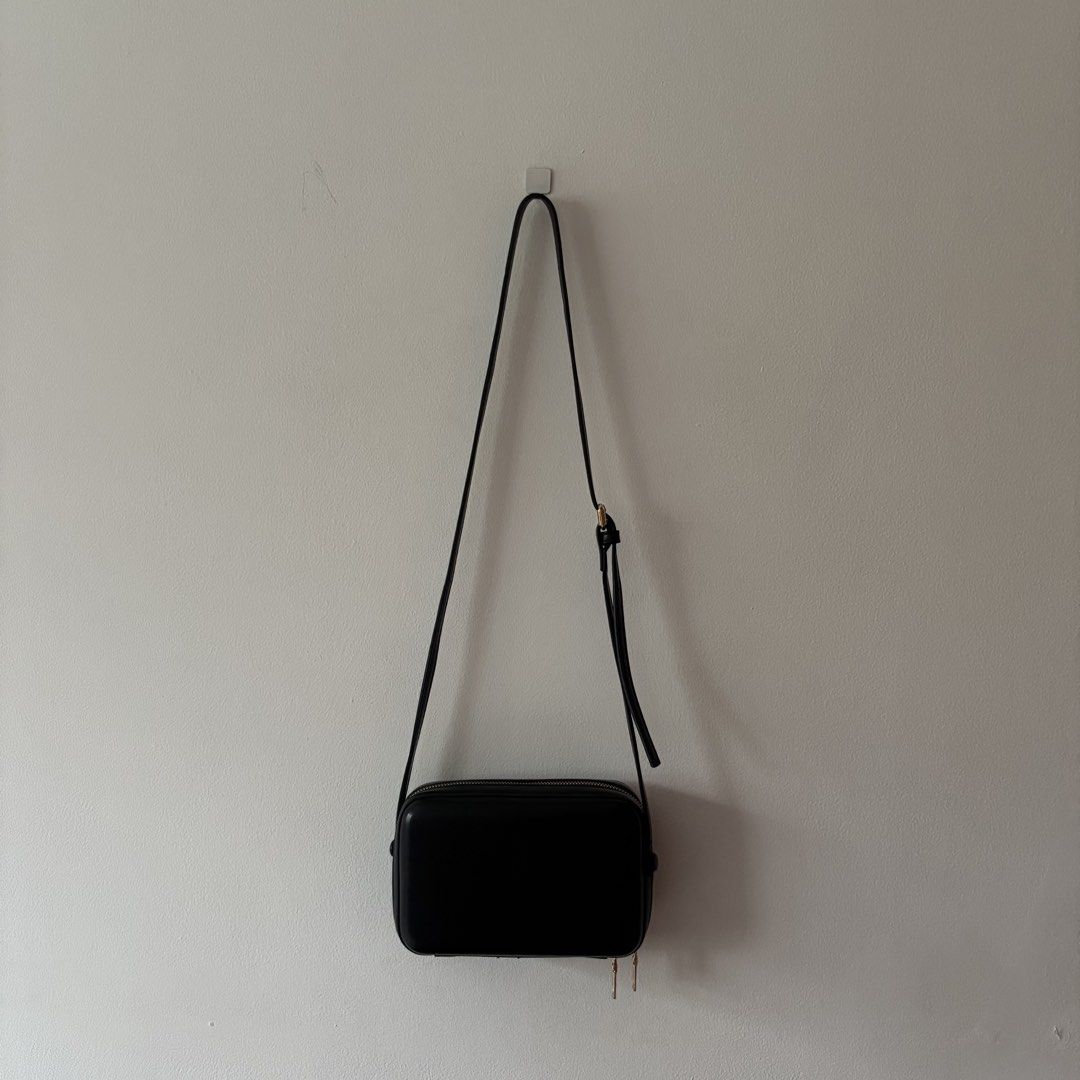 Black Crossbody Bag (Category: Clutches) located in Quezon City. Submitted by dcoffeeholic (Listing ID 1462548086, Image 1). Description: Black crossbody clutch bag.