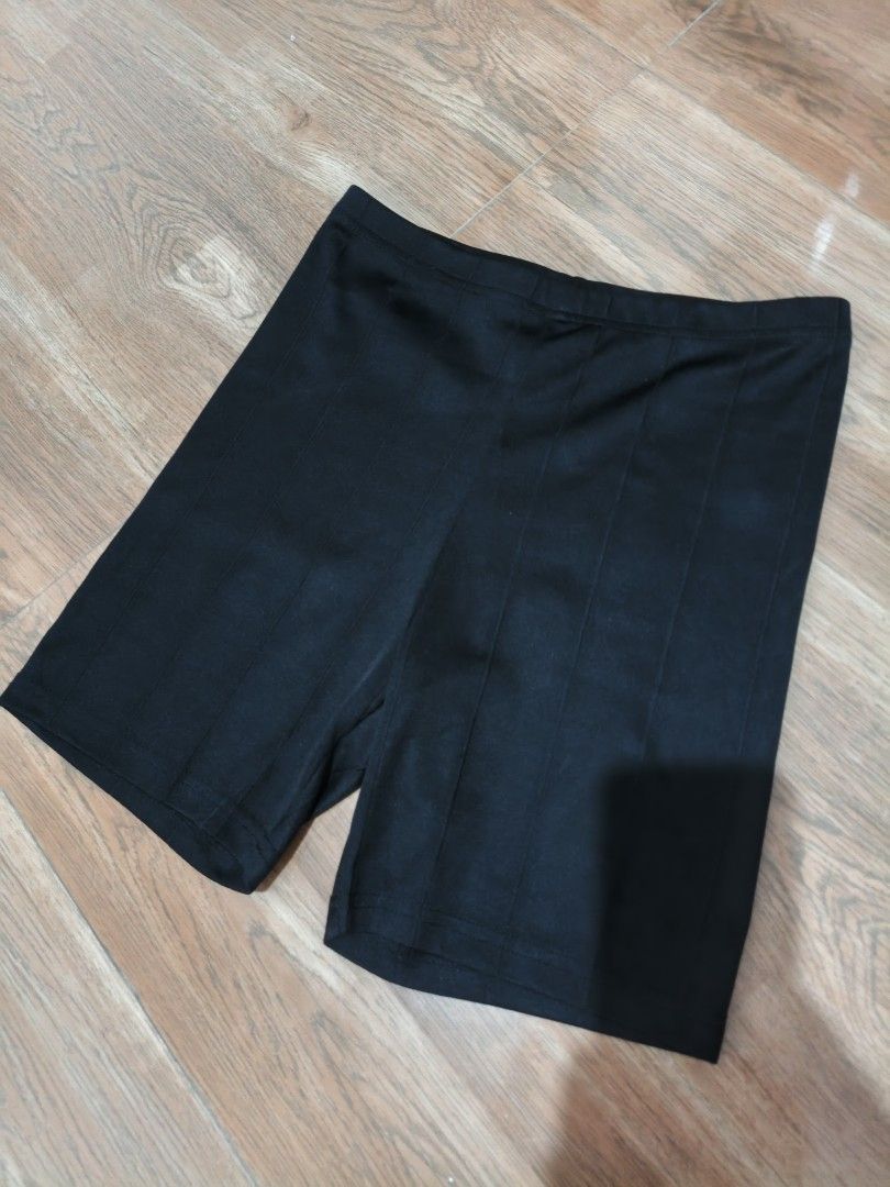 Black cycling short (Category: Shorts) located in Valenzuela. Submitted by emotika (Listing ID 1462455421, Image 1). Description: - Comfortable black cycling shorts - Stretchy material for a great fit - Features vertical seam details down the legs - Ideal for layering or casual wear.