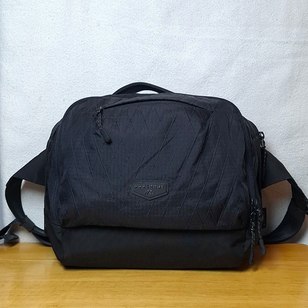 Black Doughnut Rambo Beltbag (Category: Belt bags, Clutches and Pouches) located in Baguio. Submitted by kathuu27 (Listing ID 1462446513, Image 1). Description: Black Doughnut Rambo Beltbag X-Pac • Cordura material 7.5L 30.5 x 11 x 23cm No sling included Very Good condition Baguio City Based (open for dropping/meet-up) Outside Baguio - Payment First Shipping +SF Courier: Jnt.