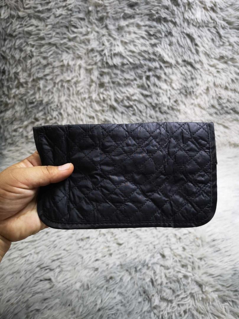 Black Fabric Bifold Pouch (Category: Wallets & Card holders) located in Santa Cruz. Submitted by jmy_surplus.2 (Listing ID 1462672129, Image 3). Description: Size ; L - 5 W - 8.4 Color ; Black Type ; Wallet Brand ; No brand Material ; Nylon Style ; Black Quilted Wallet With Built In Organizer LR 129 JMY 1 Batch #221.