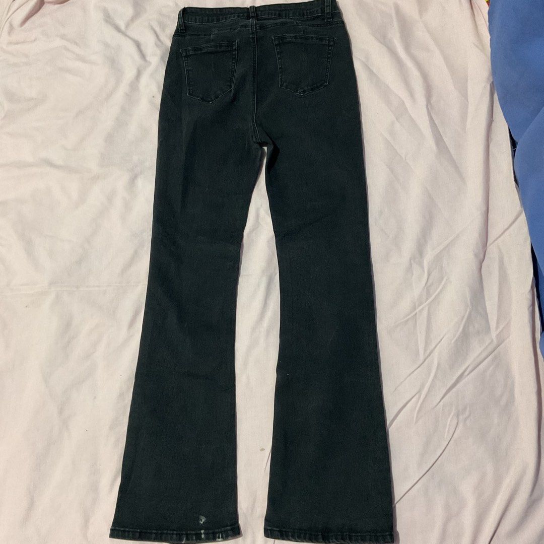 Black Flare Jeans (Category: Jeans) located in Naga. Submitted by asrid.32 (Listing ID 1462651247, Image 2). Description: Waist: 26 Length: 41.5.