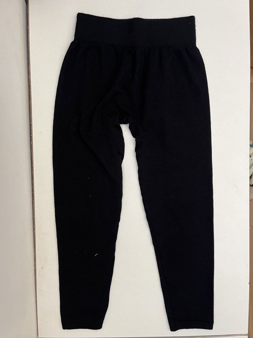 Black High Waisted Seamless Leggings (Category: Activewear) located in Las Pinas. Submitted by chelcie.sindhy (Listing ID 1462457110, Image 1). Description: - Seamless black leggings - High-waisted with comfortable ribbed waistband - Stretchy material for a great fit - Ideal for workouts and casual wear - Simple and versatile design.