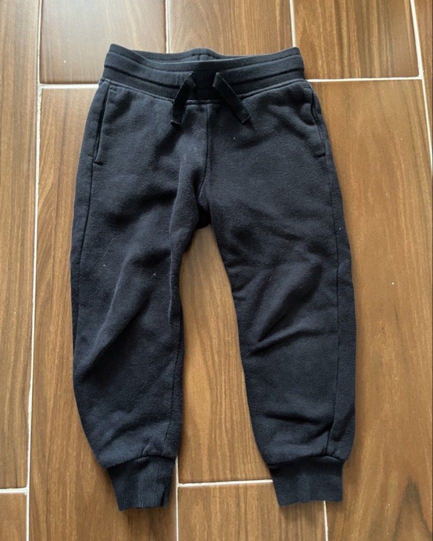 Black Jogger Pants with Drawstring Waist (Category: Other Bottoms) located in Las Pinas. Submitted by chelcie.sindhy (Listing ID 1462459468, Image 1). Description: - Comfortable black jogger pants - Elastic waistband with drawstring tie - Two convenient side pockets - Ribbed cuffs for a snug fit - Ideal for everyday casual wear.