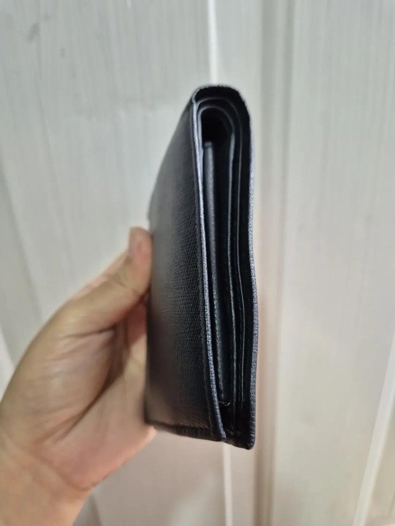 Black Leather Bifold Wallet (Category: Wallets & Card holders) located in Manila. Submitted by princessahshop (Listing ID 1462566401, Image 3). Description: Dark blue Men's bifold wallet ₱180 only + sf ♦️Brandnew but missing box ♦️synthetic leather material.