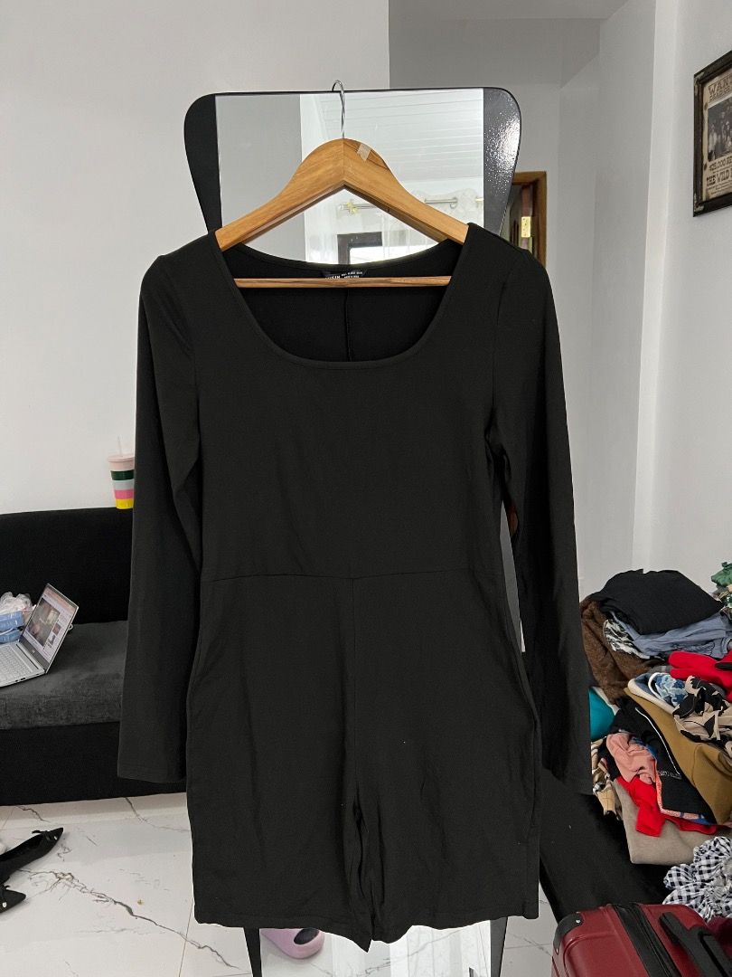 Black Long Sleeve Romper (Category: Rompers) located in Baguio. Submitted by pureearth.5f1c08 (Listing ID 1462552638, Image 2). Description: - Black long sleeve romper - Flattering square neckline - Convenient pockets - Comfortable and stretchy fabric - Versatile for casual or dressed-up occasions - Effortless to style.