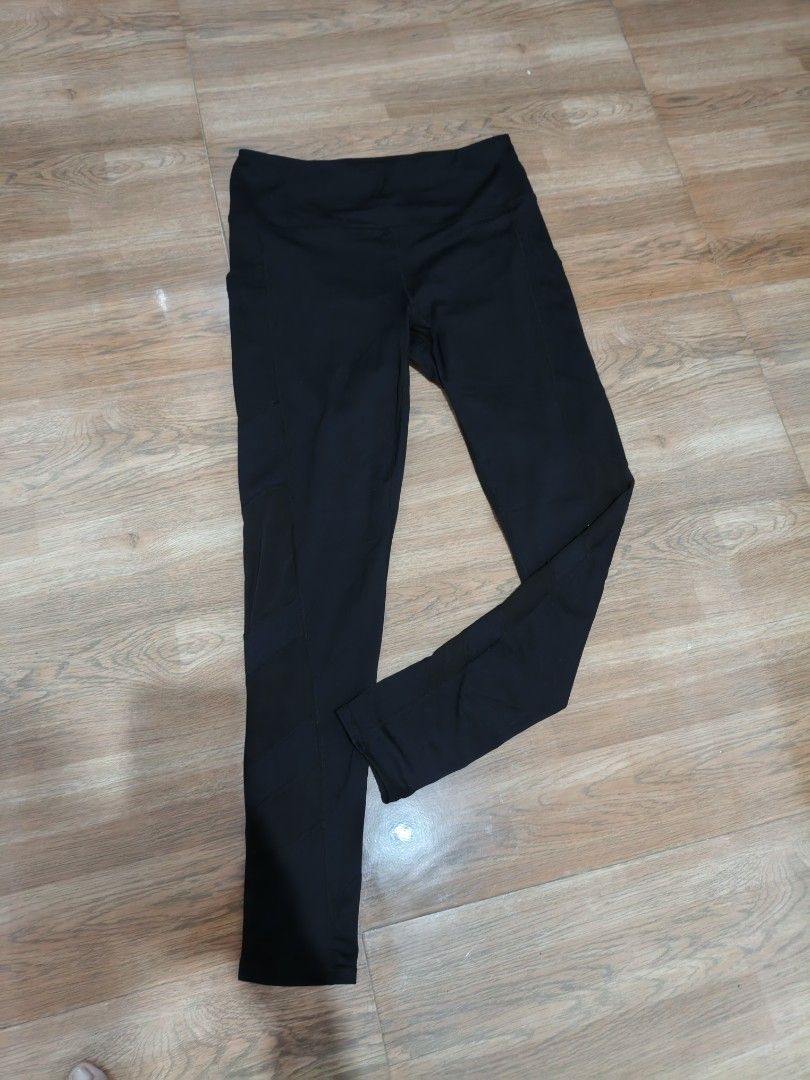 Black Mesh Panel Leggings (Category: Activewear) located in Valenzuela. Submitted by emotika (Listing ID 1462455253, Image 2). Description: - Chic black leggings with trendy mesh panel details on the lower leg. - Made with stretchy material for ultimate comfort and flexibility. - Ideal for your workouts, gym sessions, or casual everyday outfits. - Simple, versatile design that pairs easily with any top. small-medium.