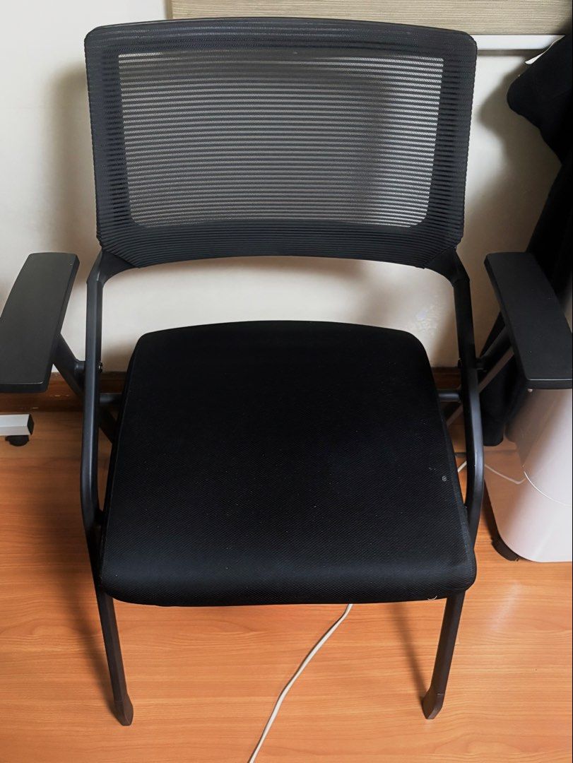 Black Office Chair (Category: Office Furniture & Fixtures) located in Manila. Submitted by swagalisticbae (Listing ID 1462635439, Image 1). Description: Black Office Chair - Comfortable backrest and armrest - Good as new - Foldable and easy to clean - Looking for buyers in METRO MANILA ONLY (lalamove delivery) RFS: Need space Original Price: ₱3,500 🛍️ Selling Price: 1,150 !!! + shipping fee loc: manila.