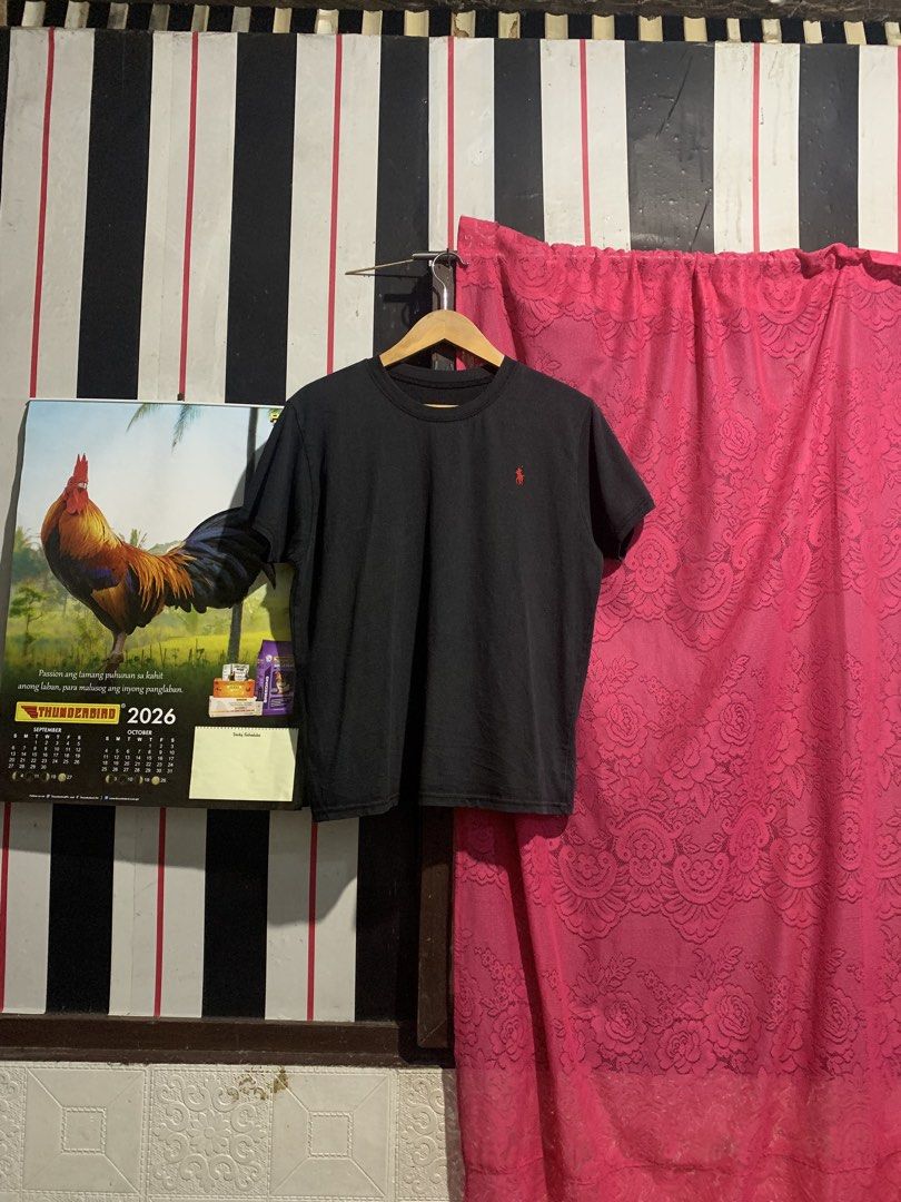 Black Ralph Lauren T-Shirt (Category: Tshirts & Polo Shirts ) located in Iligan City. Submitted by kierrehv (Listing ID 1462628727, Image 1). Description: Black Ralph Lauren T-Shirt 8.8/10 cr 21x25.5 Issue:cut necktag/Off.