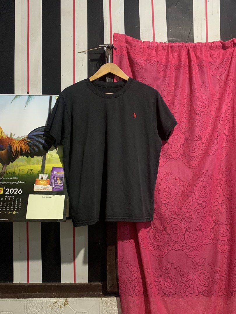 Black Ralph Lauren T-Shirt (Category: Tshirts & Polo Shirts ) located in Iligan City. Submitted by kierrehv (Listing ID 1462628727, Image 2). Description: Black Ralph Lauren T-Shirt 8.8/10 cr 21x25.5 Issue:cut necktag/Off.