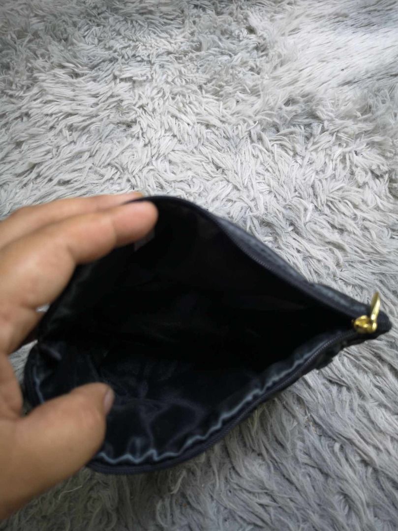 Black Rose Pattern Evening Clutch Bag (Category: Clutches) located in Santa Cruz. Submitted by jmy_surplus.2 (Listing ID 1462524479, Image 3). Description: Size ; L - 7 W - 8 Color ; Black Type ; Clutch Brand ; No brand Material ; Nylon Style ; Black Floral Rose Clutch Bag LR `129 JMY 1 Batch #221.
