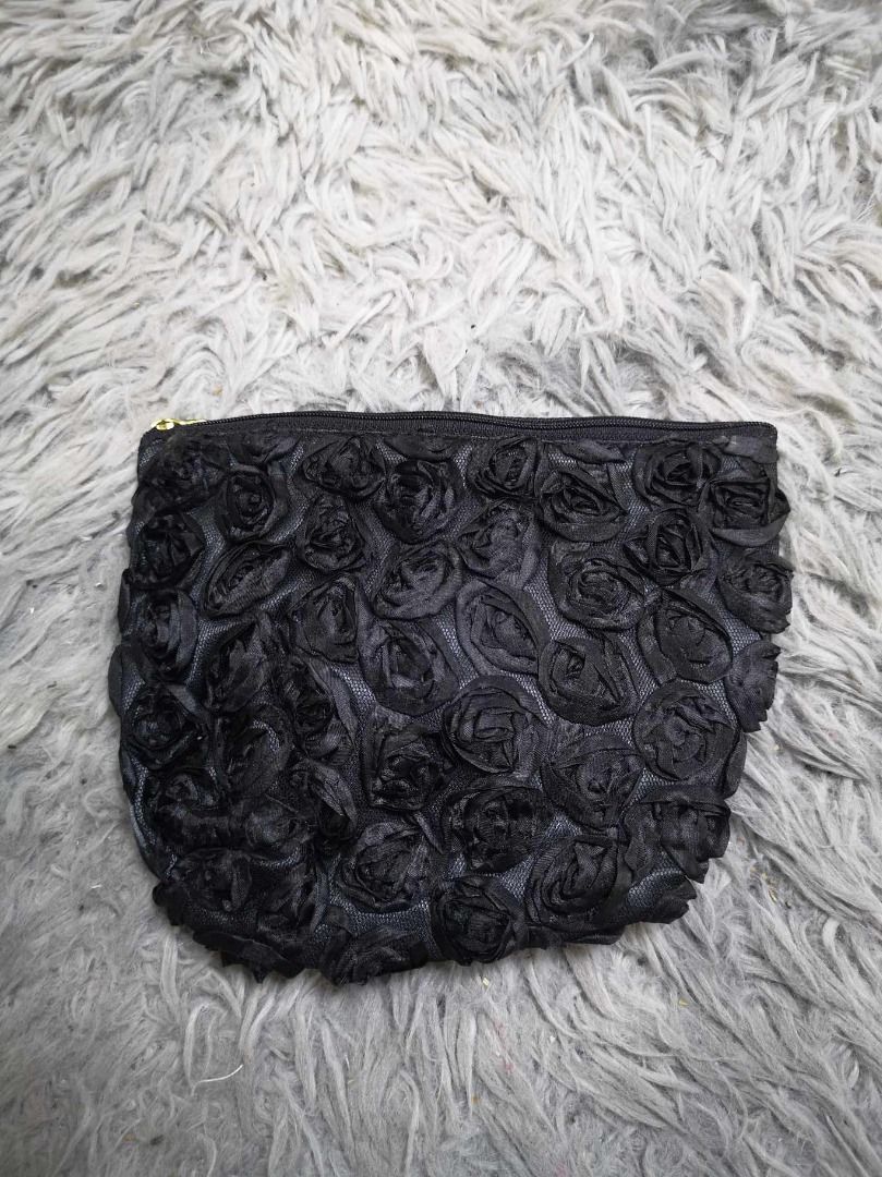 Black Rose Pattern Evening Clutch Bag (Category: Clutches) located in Santa Cruz. Submitted by jmy_surplus.2 (Listing ID 1462524479, Image 1). Description: Size ; L - 7 W - 8 Color ; Black Type ; Clutch Brand ; No brand Material ; Nylon Style ; Black Floral Rose Clutch Bag LR `129 JMY 1 Batch #221.