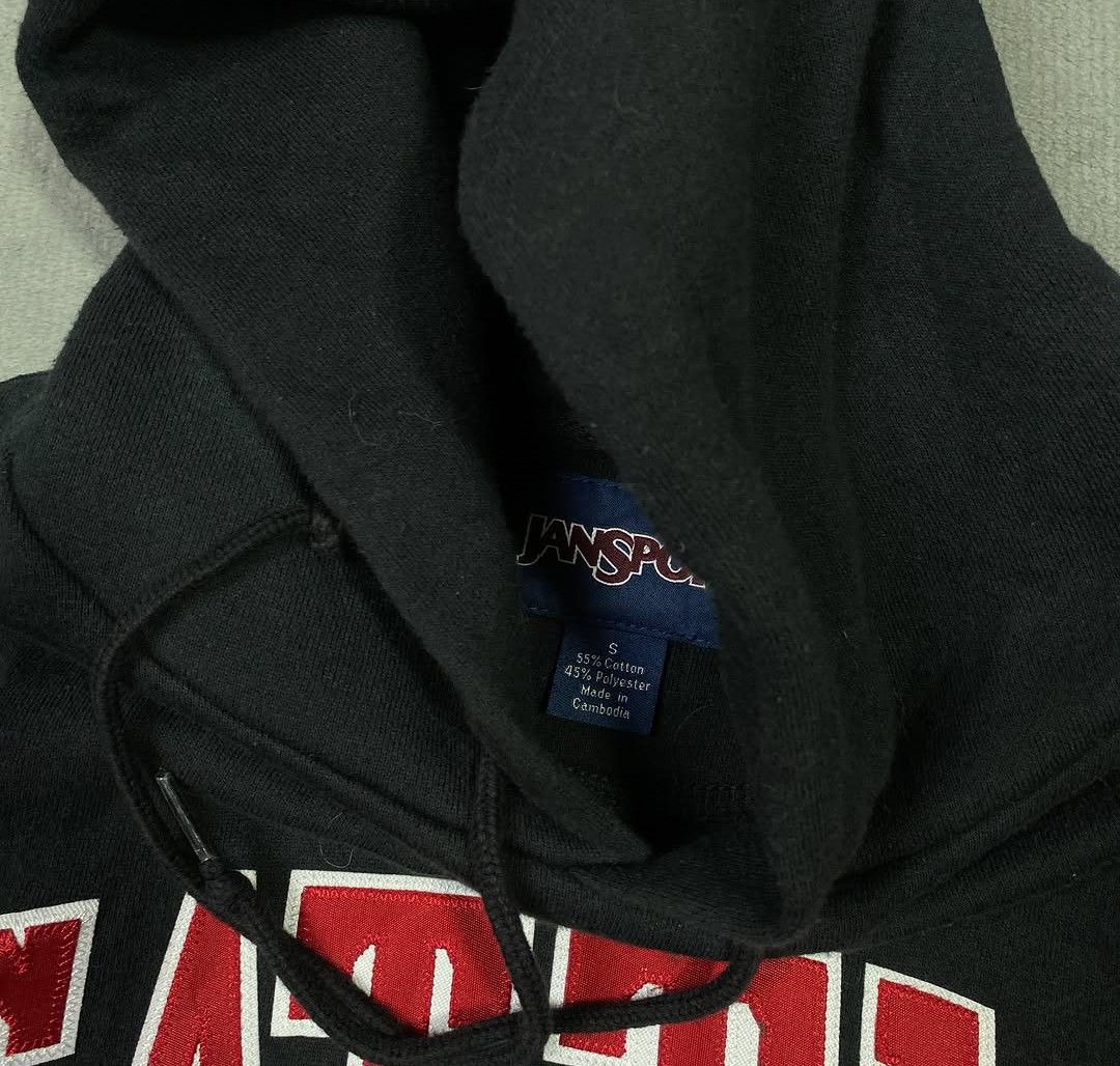 Black Seattle University Hoodie (Category: Hoodies) located in Cavite. Submitted by nior1305 (Listing ID 1462623926, Image 3). Description: Seattle black hoodie length: 26 width:21 no issue condition: 10/10 mine: 600.