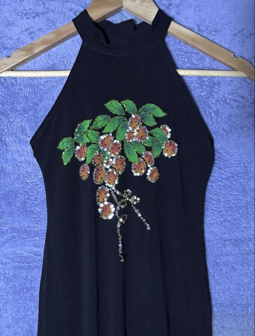 Black sequin halter top dress (Category: Dresses) located in San Pedro. Submitted by classychic.couture (Listing ID 1462489640, Image 2). Description: - Xs - medium - Excellent condition - No issues - Cut tag.