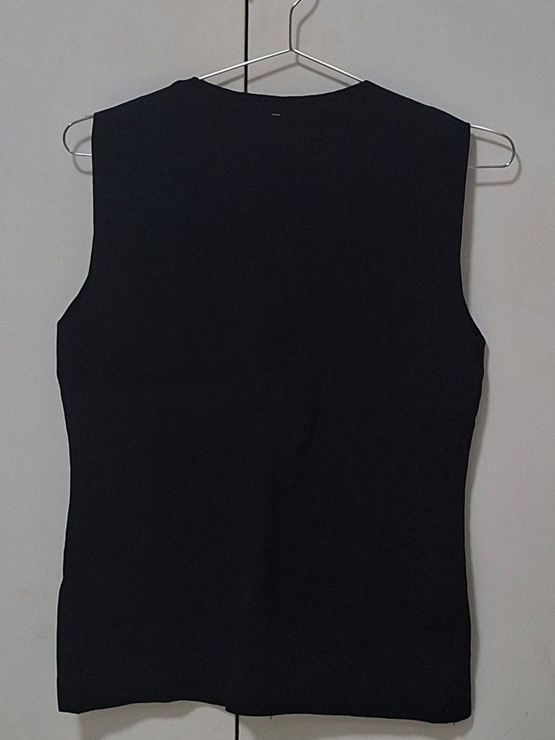Black Sleeveless Knitted Vest (Category: Sleeveless) located in Manila. Submitted by preloved_tweeds_ph (Listing ID 1462615996, Image 2). Description: - Sleeveless black vest - Unique gold buttons (seashell & starfish design) - Ideal for layering - Versatile for casual or smart-casual outfits - Simple and chic style.