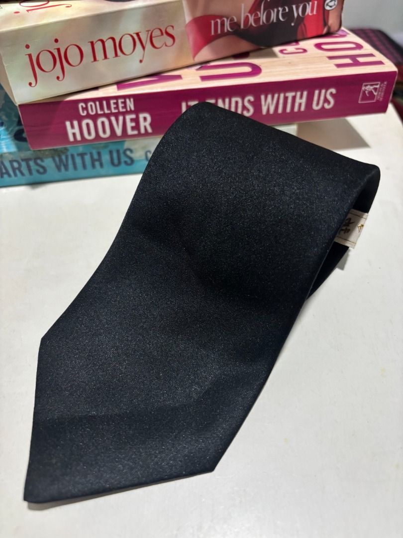 Black Tie (Category: Ties) located in Baao. Submitted by apr1979 (Listing ID 1462447629, Image 3). Description: - Classic black tie - Simple and versatile design - Suitable for formal events or business wear - Fabric features a subtle sheen - Inner label has some writing - Standard length - Great addition to any wardrobe.
