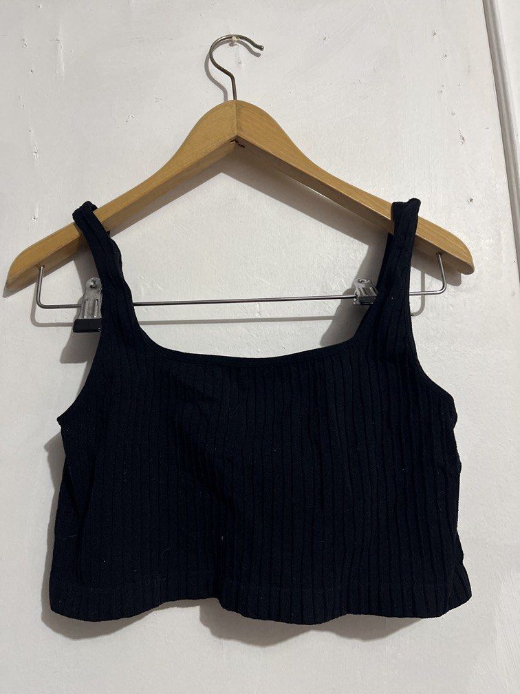 BLACK TOP SIZE SMALL (Category: Blouses) located in Makati City. Submitted by girlydy (Listing ID 1462647080, Image 1). Description: .