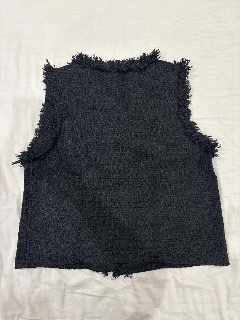 Black Tweed Vest & Black Collared Top Set (Category: Blouses) located in Paranaque City. Submitted by kaescloset.18 (Listing ID 1462587658, Image 3). Description: -free size fits S-M - bought from platinum bangkok.
