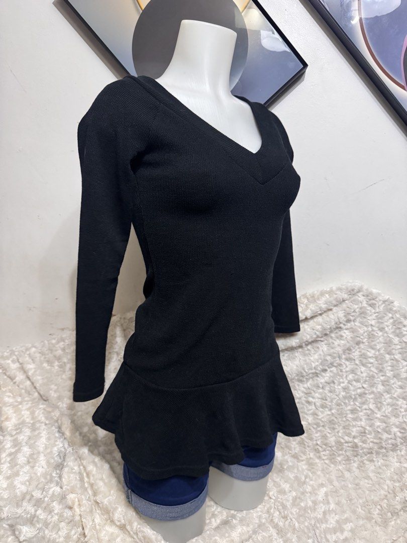 Black V-neck Long Sleeve Peplum Top (Category: Longsleeves) located in Marikina City. Submitted by lorradel (Listing ID 1462454001, Image 2). Description: - Black long sleeve top - V-neckline - Flattering peplum hem - Ribbed fabric texture - Versatile: pairs well with shorts or jeans - Easy to dress up or down MANNEQUIN - MAY HAVE some washable stains (hindi maiiwasan) needs washing; had been stored - mannequin size 34-26-34 - mannequin’s shoulde