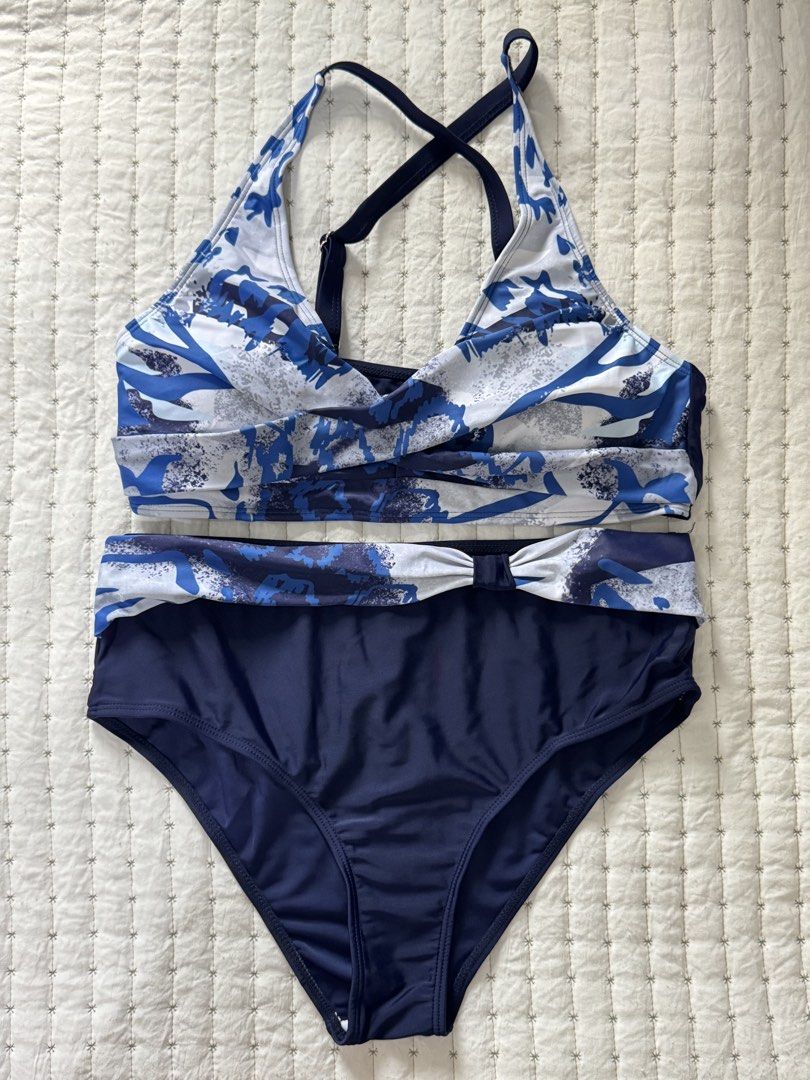 Blue & White Abstract Print Bikini Set (Category: Bikinis & Swimsuits) located in Taguig. Submitted by yumibearr (Listing ID 1462550021, Image 1). Description: never worn wrong size.