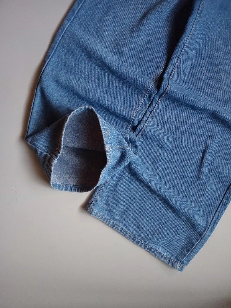 blue baggy pants (Category: Jeans) located in San Isidro. Submitted by lagloots (Listing ID 1462615332, Image 3). Description: size 28 length 38 thigh 11.5 hem 11.5 minimal stain issue item is washed.