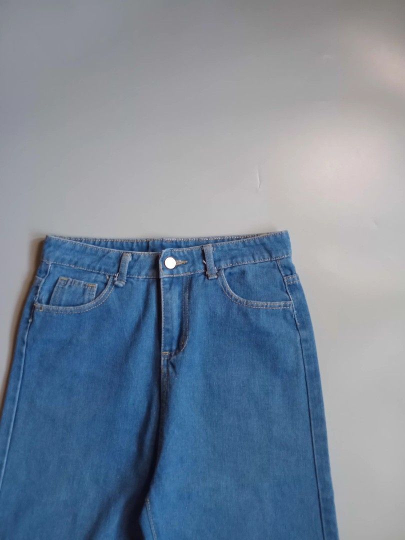 blue baggy pants (Category: Jeans) located in San Isidro. Submitted by lagloots (Listing ID 1462615332, Image 2). Description: size 28 length 38 thigh 11.5 hem 11.5 minimal stain issue item is washed.