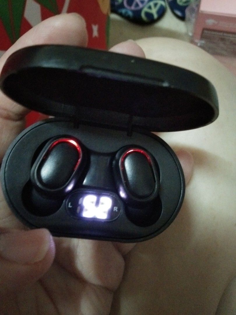 Blutooth headset (Category: Other Mobile & Gadget Accessories) located in Quezon City. Submitted by eidorableshop (Listing ID 1462449178, Image 2). Description: .