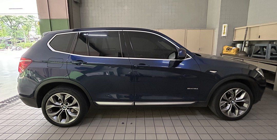 BMW X3 S drive 18d Auto (Category: Used Cars) located in Pasig City. Submitted by seller09876 (Listing ID 1462515547, Image 3). Description: Excellent condition, rare blue color, rare caramel color leather seats, imported from Germany, 41k mileage only - start stop push button - sensor parking assist - power windows and side mirrors - auto start/stop function for fuel economy - casa maintained - complete manual - complete keys - owner seller.