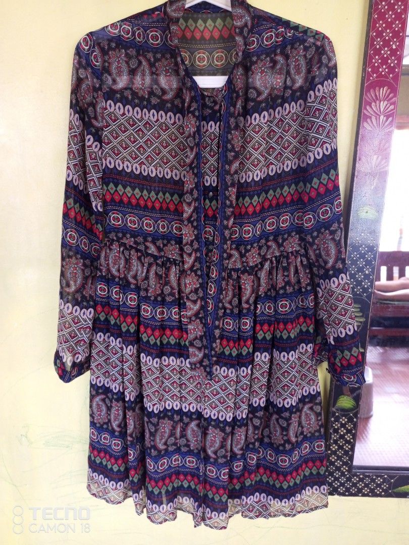 Bohemian-style printed dress Size: Medium (Category: Dresses) located in Navotas City. Submitted by vanilla_sandalwood (Listing ID 1462604777, Image 1). Description: -No Brand -Bohemian Style Dress -Like New -Pre-own -Onces lang nagamit -Good Condition -Size: Medium -The Silhouette: It is a fluid, relaxed-fit dress with a cinched, elasticated empire waistline that flows out..