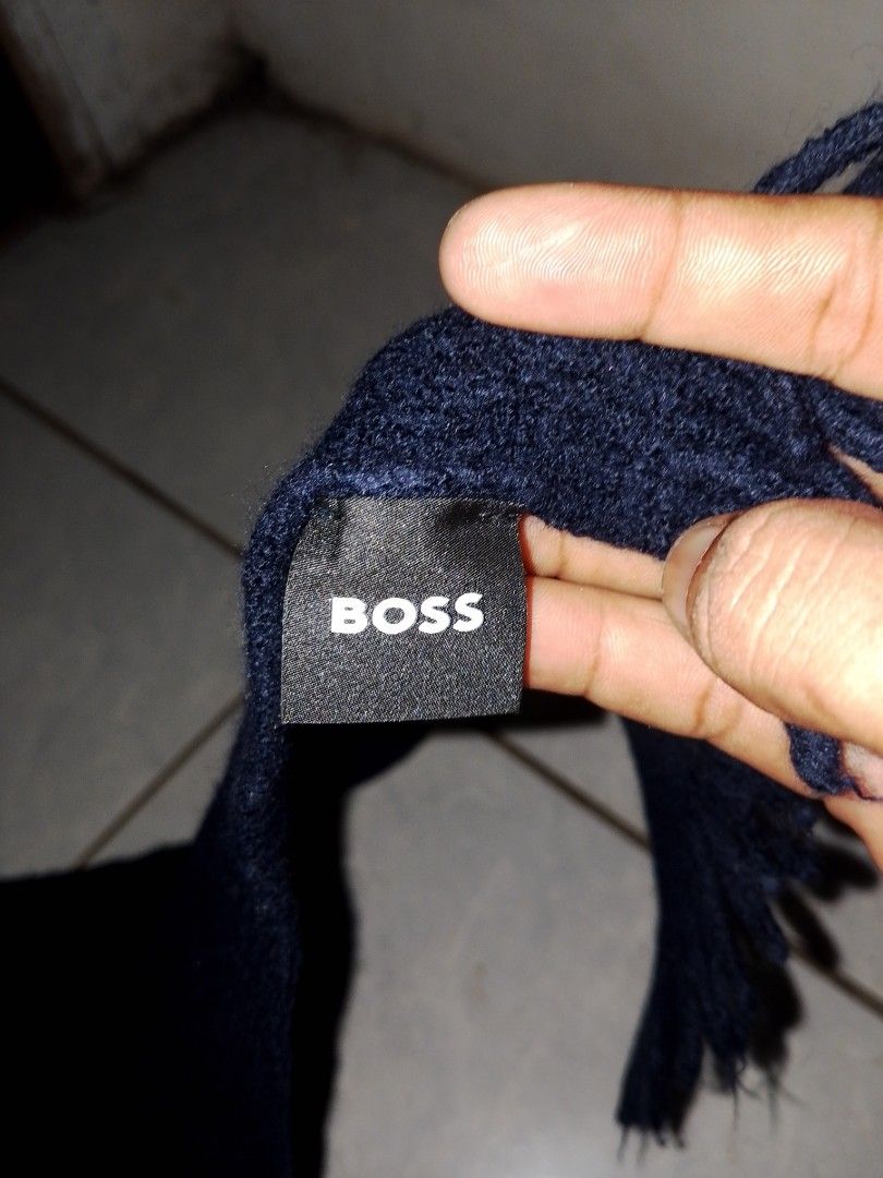 BOSS Black Scarf with Fringes (Category: Scarves) located in Kapalong. Submitted by aliclothesfinds21 (Listing ID 1462603277, Image 2). Description: - Classic black scarf from BOSS - Made from soft material - Features fringed ends - One size fits all - Perfect for staying warm or adding a stylish accent to any outfit - Simple and versatile design.