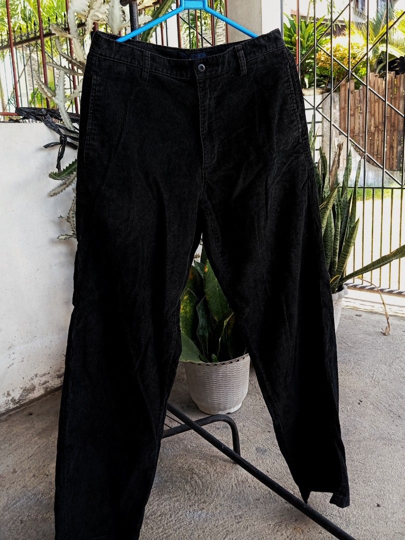 Bossini Black Corduroy Pants (Category: Jeans) located in Mangaldan. Submitted by ig_thriftnidrei (Listing ID 1462597524, Image 1). Description: bossini corduroy w: 31 in (lace) l: 41 in (altered) hem: 9 in condi: 9/10 rtw.