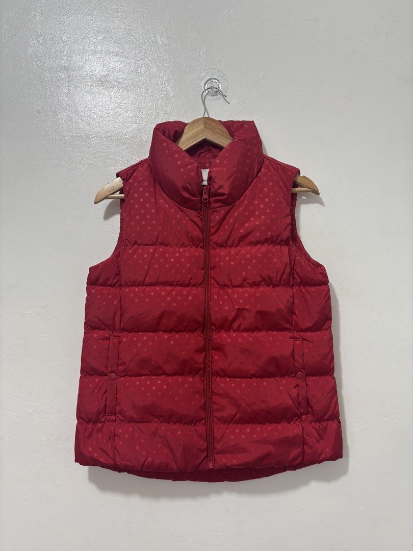 Bossini Red Vest Women Medium (Category: Coats, Jackets and Outerwear) located in Balanga. Submitted by winterlab_ph (Listing ID 1462513880, Image 1). Description: Code: A996 Width: 19.5 Length: 22.5 Shoulders: 14 : needs wash.