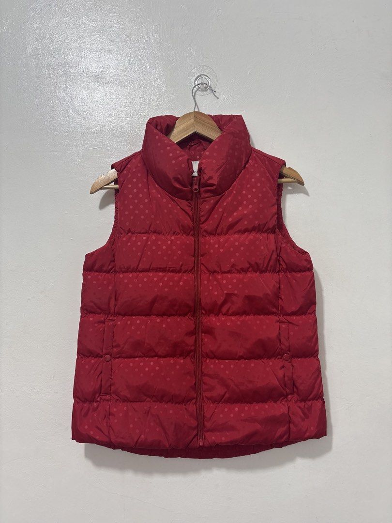 Bossini Red Vest Women Medium (Category: Coats, Jackets and Outerwear) located in Balanga. Submitted by winterlab_ph (Listing ID 1462513880, Image 3). Description: Code: A996 Width: 19.5 Length: 22.5 Shoulders: 14 : needs wash.