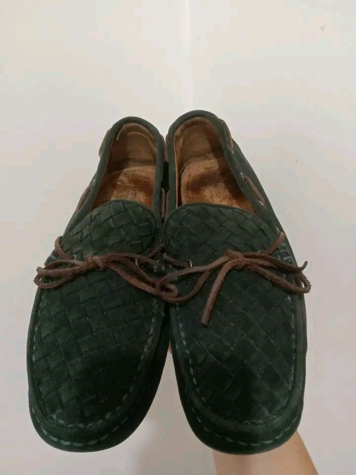 Bottega Veneta Green loafers (Category: Loafers) located in Koronadal. Submitted by joeannmahi28609 (Listing ID 1462461439, Image 2). Description: bottega Veneta color green loafers made in Italy size eur 38 feet 40/26 cm for men and men only unisex in goods condition ukay source wow sino bet nito ganda nito solid bottega Veneta mine nyo na.