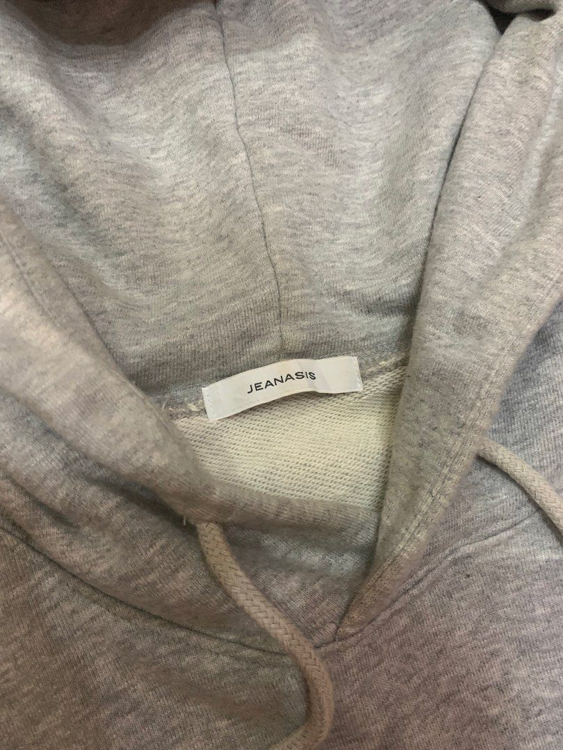 Boxy Grey Hoodie (Category: Hoodies) located in Naga. Submitted by dunxx (Listing ID 1462564684, Image 3). Description: Dimes: 22 x 25 Condition: Good Issue: None (need wash) Mop:Gcash Dm if interested!.