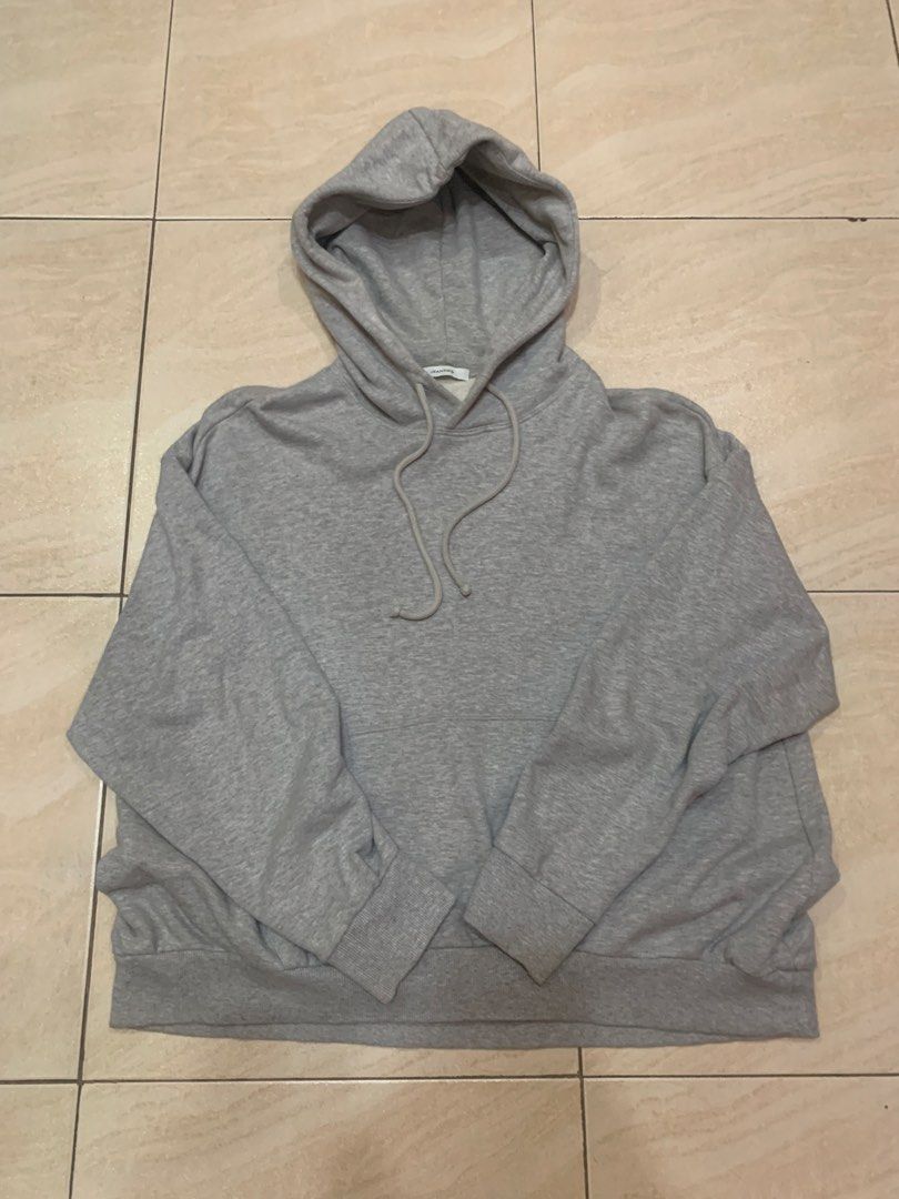Boxy Grey Hoodie (Category: Hoodies) located in Naga. Submitted by dunxx (Listing ID 1462564684, Image 2). Description: Dimes: 22 x 25 Condition: Good Issue: None (need wash) Mop:Gcash Dm if interested!.
