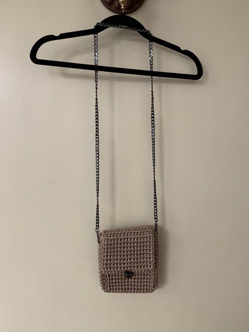Brand new cross body bag (Category: Cross-body Bags) located in Marikina City. Submitted by projectsparkjoy (Listing ID 1462502876, Image 1). Description: Beige/Khaki Sling bag Brand new No brand Can fit cellphone .